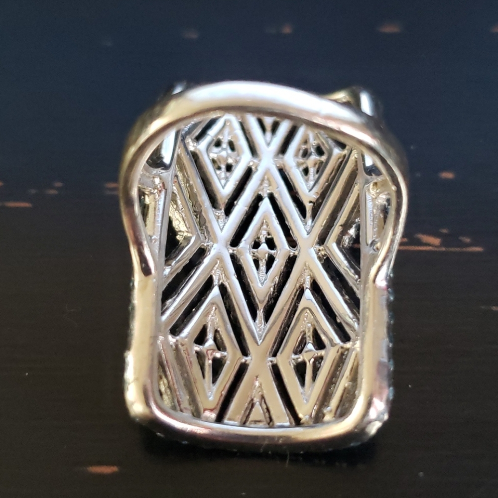 Ring - Picture 5 of 6